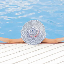 Μπάνιο σε πισίνα (ΦΩΤΟ ΑΡΧΕΙΟΥ)