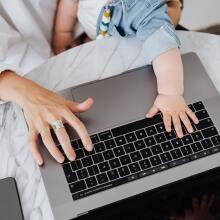 Εργαζόμενη μητέρα