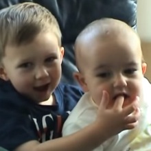 Charlie bit my finger - again 