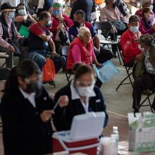 Μαζικός εμβολιασμός ηλικιωμένων κατά της Covid-19 στο Tenancingo de Degollado, στο Μεξικό