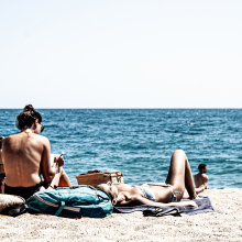10 πράγματα που πρέπει να κουβαλάμε μαζί μας στη θάλασσα το καλοκαίρι του κορωνοϊού