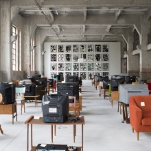 Εγκατάσταση του Kutluğ Ataman από την έκθεση Portals | Πύλη του ΝΕΟΝ στο πρώην Δημόσιο Καπνεργοστάσιο