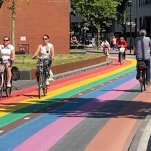 Ο ποδηλατόδρομος στην Ολλανδία στα χρώματα του Ουράνιου Τόξου © YouTube/BicycleDutch