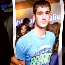 Αφίσα του Βαγγέλη Γιακουμάκη © Eurokinissi / ΚΑΤΕΡΙΝΑ ΝΟΜΙΚΟΥ