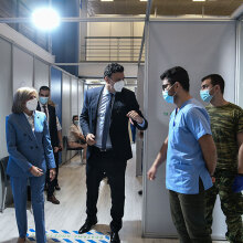 Ο υπουργός Υγείας Βασίλης Κικίλιας στο mega εμβολιαστικό κέντρο «Προμηθέας», μαζί με την Ευρωπαία Επίτροπο Υγείας Στέλλα Κυριακίδου (ΦΩΤΟ ΑΡΧΕΙΟΥ)