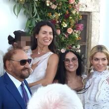 Η Ντέμι Μουρ έγινε νονά στην Κρήτη - Η φωτογραφία με τη νεοφώτιστη και τις συγκουμπάρες της