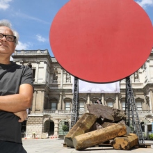 O Anish Kapoor με το μνημειακό του έργο "Symphony for a beloved sun"