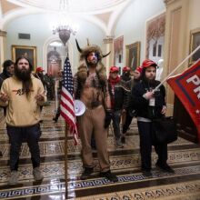 Στιγμιότυπο από την εισβολή διαδηλωτών στο Καπιτώλιο © EPA / JIM LO SCALZO