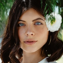 Κοπέλα με μπλε μάτια