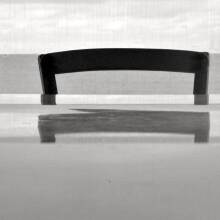 Φωτογραφία στο εξώφυλλο της συλλογής «Ποιήματα» του Ηλία Ευθυμιόπουλου (εκδ. ATHENS VOICE BOOKS)