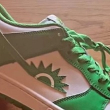 Τα παπούτσια ΠΑΣΟΚ