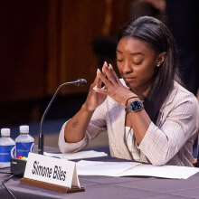 Η Simone Biles καταθέτει στη Γερουσία των ΗΠΑ για τον βιαστή γιατρό στην αμερικανική ομάδα γυμναστικής, κατηγορώντας το FBI ότι ήξερε αλλά δεν έκανε τίποτα