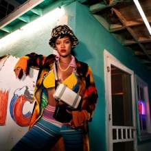 Η Ριάνα στην καμπάνια της Rimowa