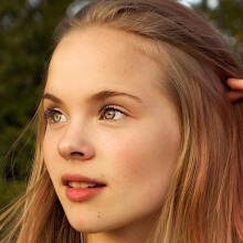 Πώς να λειάνετε τις ρυτίδες στο μέτωπο με 4 απλές κινήσεις