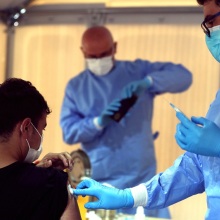 Πόσο σημαντική είναι η μείωση της ανοσίας μετά τον εμβολιασμό για την COVID-19;	