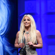 Η Μπρίτνεϊ Σπίαρς ποζάρει γυμνή και δηλώνει κατά των πλαστικών