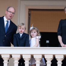 Ο πρίγκιπας Αλβέρτος, η πριγκίπισσα Σαρλίν και τα παιδιά τους στην ετήσια εκδήλωση εορτασμού του Αγ. Ιωάννη, στο Μονακό (23 Ιουνίου, 2020)