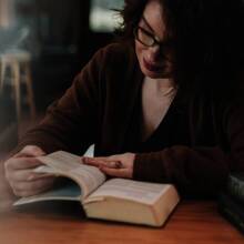 Βιβλιοπαρουσιάσεις: Ξεφυλλίζουμε 5 βιβλία ψυχολογίας και επιστήμης και προτείνουμε ιδέες και τίτλους.