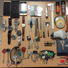 Εργαλεία και κλοπιμαία από τις διαρρήξεις που είχε στην κατοχή της η σπείρα στη Θεσσαλονίκη