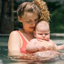 βρεφική κολύμβηση (baby swimming)