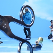 Ο Virgil Abloh στην Εβδομάδα Μόδας στο Παρίσι στην παρουσίαση της ανδρικής σειράς της Louis Vuitton, Ιανουάριος 2020