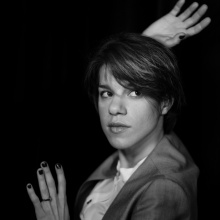 Η διάσημη ελληνίδα τραγουδοποιός, Monika, ντύνει το σάουντρακ της ταινίας «The Lost Daughter» στο Netflix, που αποτελεί βιβλίο της Elena Ferrante