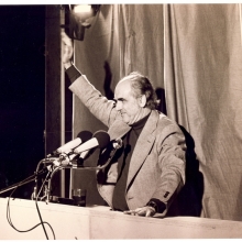 Ο Ανδρέας Παπανδρέου σε προεκλογική ομιλία το 1974