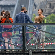 Life: Η Λίλι Κόλινς εξηγεί γιατί η COVID-19 δεν υπάρχει στη σειρά «Emily in Paris»	