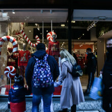 Με νέα μέτρα οι γιορτές φέτος και αλλαγές σε ρεβεγιόν τα Χριστούγεννα και την Πρωτοχρονιά