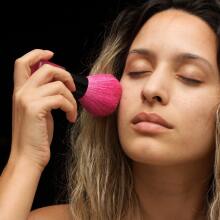 Συμβουλές ομορφιάς: 5 συνήθειες που πρέπει να τηρήσουμε στη ρουτίνα ομορφιάς μας για ένα υγιές, νεανικό και λαμπερό δέρμα.