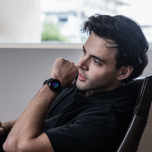 Venu 2 Plus από την Garmin: Πραγματοποιήστε κλήσεις, στείλτε μηνύματα από το smartwatch σας με GPS για παρακολούθηση της υγείας και της φυσικής σας κατάστασης.