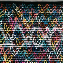 Ένας τοίχος με καρδιές.