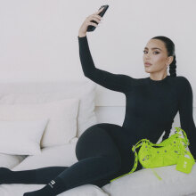 Η Κιμ Καρντάσιαν στην καμπάνια του οίκου Balenciaga