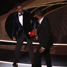 Oscars 2022: Ο Will Smith χτυπά τον Chris Rock 