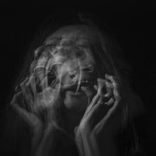 Γυναίκα που πάσχει με διπολική διαταραχή