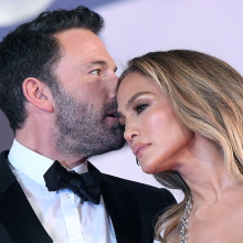 Τζένιφερ Λόπεζ και Μπεν Άφλεκ: Αρραβωνιάστηκαν και το δαχτυλίδι κοσμείται από ένα πράσινο διαμάντι.