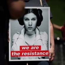 Πλακάτ σε διαμαρτυρία για τις αμβλώσεις που απεικονίζει την πριγκίπισα Λέια από το Star Wars