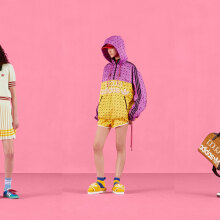 Μοντέλα με ρούχα από τη συνεργασία Gucci x Adidas