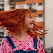 Blorange: Αυτό είναι το πιο τρέντι χρώμα μαλλιών για το καλοκαίρι του 2022.