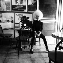 Η τραγουδίστρια Lady Blackbird