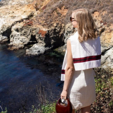 κοπέλα με φούτερ