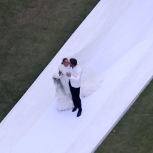 Η Τζένιφερ Λόπεζ και ο Μπεν Άφλεκ παντρεύτηκαν για δεύτερη φορά σε μια μεγαλειώδη τελετή 