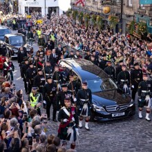 Αντιμοναρχικοί συνελήφθησαν στην Σκωτία μετά από αντιδράσεις σε εκδηλώσεις για τον θάνατο της Ελισάβετ