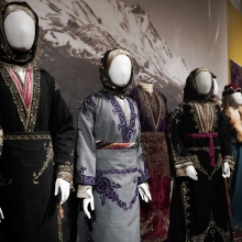 «Μικρά Ασία. Λάμψη, Καταστροφή, Ξεριζωμός, Δημιουργία» στο Μουσείο Μπενάκη Πειραιώς 138: ενδυμασίες από την Καππαδοκία