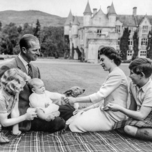 Η βασίλισσα Ελισάβετ και ο πρίγκιπας Φίλιππος με τα τρία μικρότερα παιδιά τους το 1970