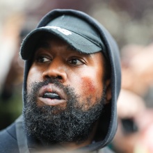 Την πρώτη του εμφάνιση ως μοντέλο έκανε ο ράπερ Κάνιε Γουέστ, για τις ανάγκες της επίδειξης του διάσημου οίκου Balenciaga στην Εβδομάδα Μόδας στο Παρίσι.