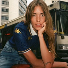 Η Alice Sofia με την φανέλα της Athens Kallithea FC.