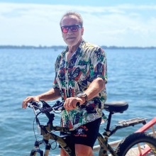 Ο Άρνολντ Σβαρτσενέγκερ αποκάλυψε ότι χρεώνει 150.000 δολάρια την προπόνηση στο γυμναστήριό του, με στόχο να συγκεντρώσει δωρεές για φιλανθρωπική οργάνωση. 