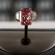 ροζ δαχτυλίδι