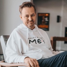 Ο ηθοποιός Μάθιου Πέρι, ο οποίος αγαπήθηκε για την ερμηνεία του ως Τσάντλερ στη σειρά «Φιλαράκια», μίλησε για τους εθισμούς του στο αλκοόλ και τα ναρκωτικά.